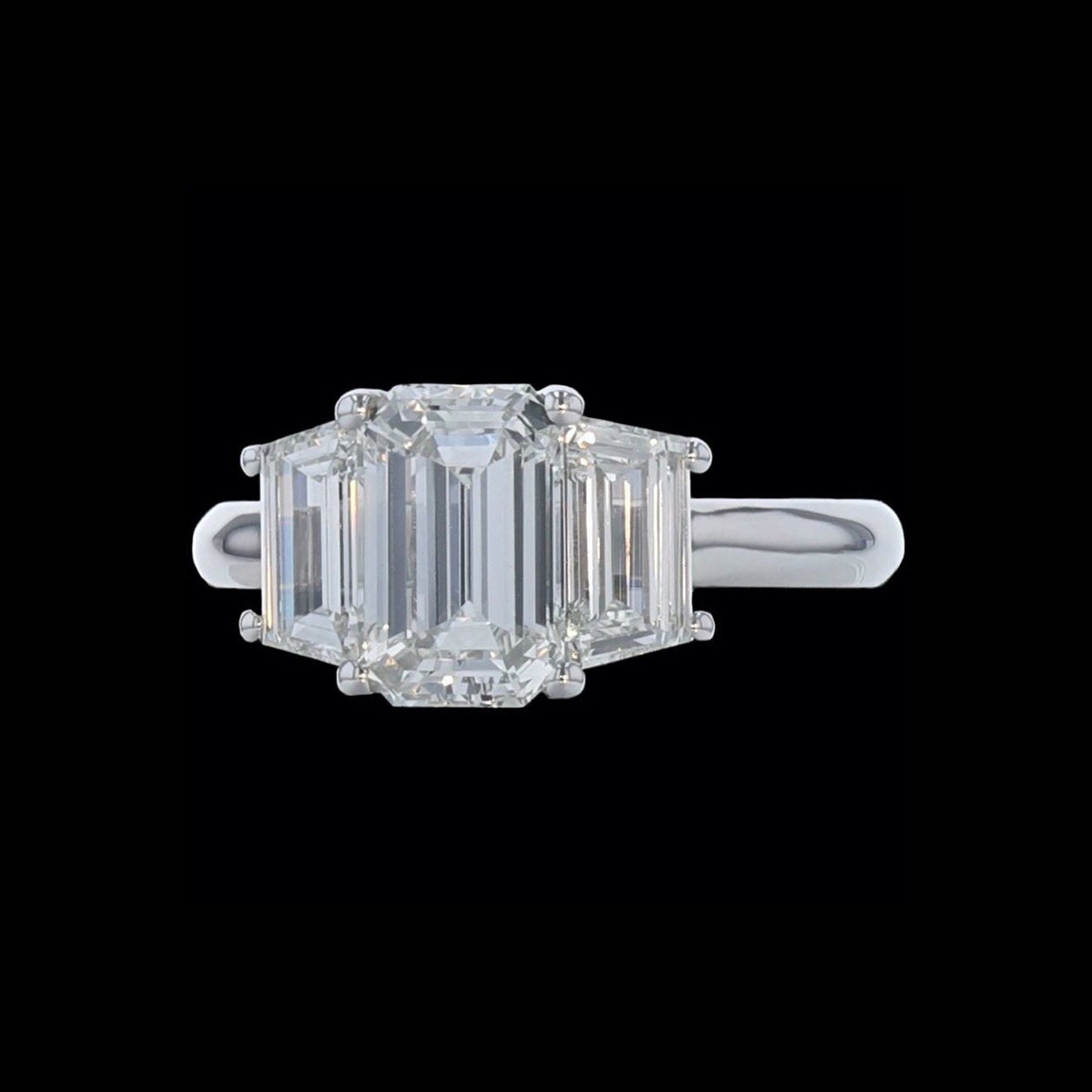 Ring Simple 3 Emerald Trapezoid 2.45