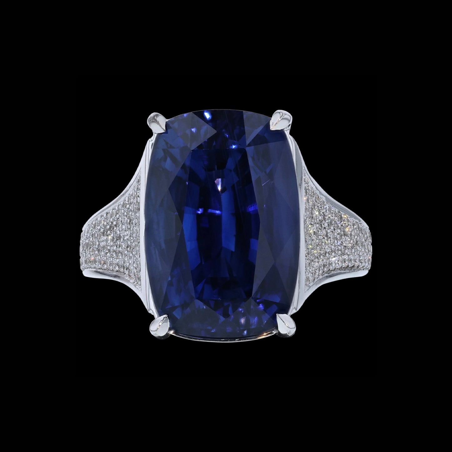 Ring Cloud Sapphire Cushion