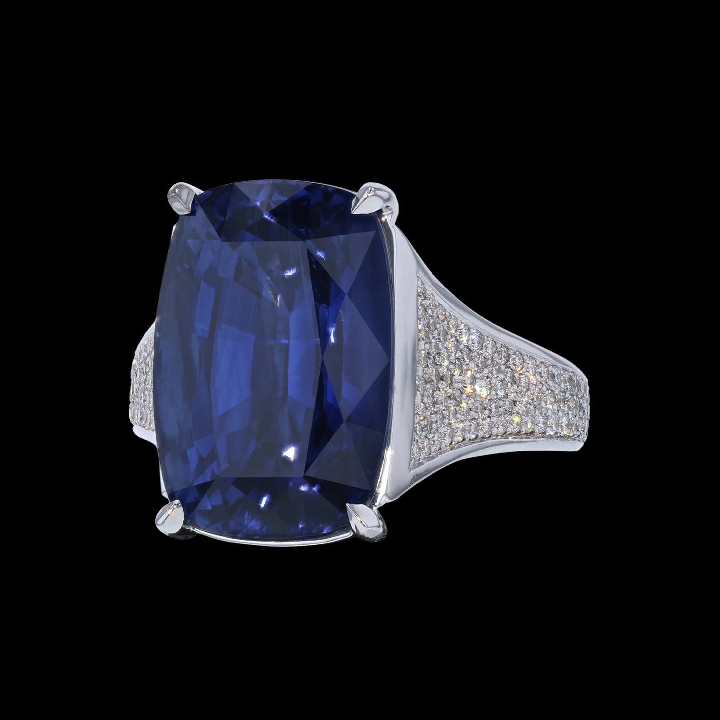 Ring Cloud Sapphire Cushion