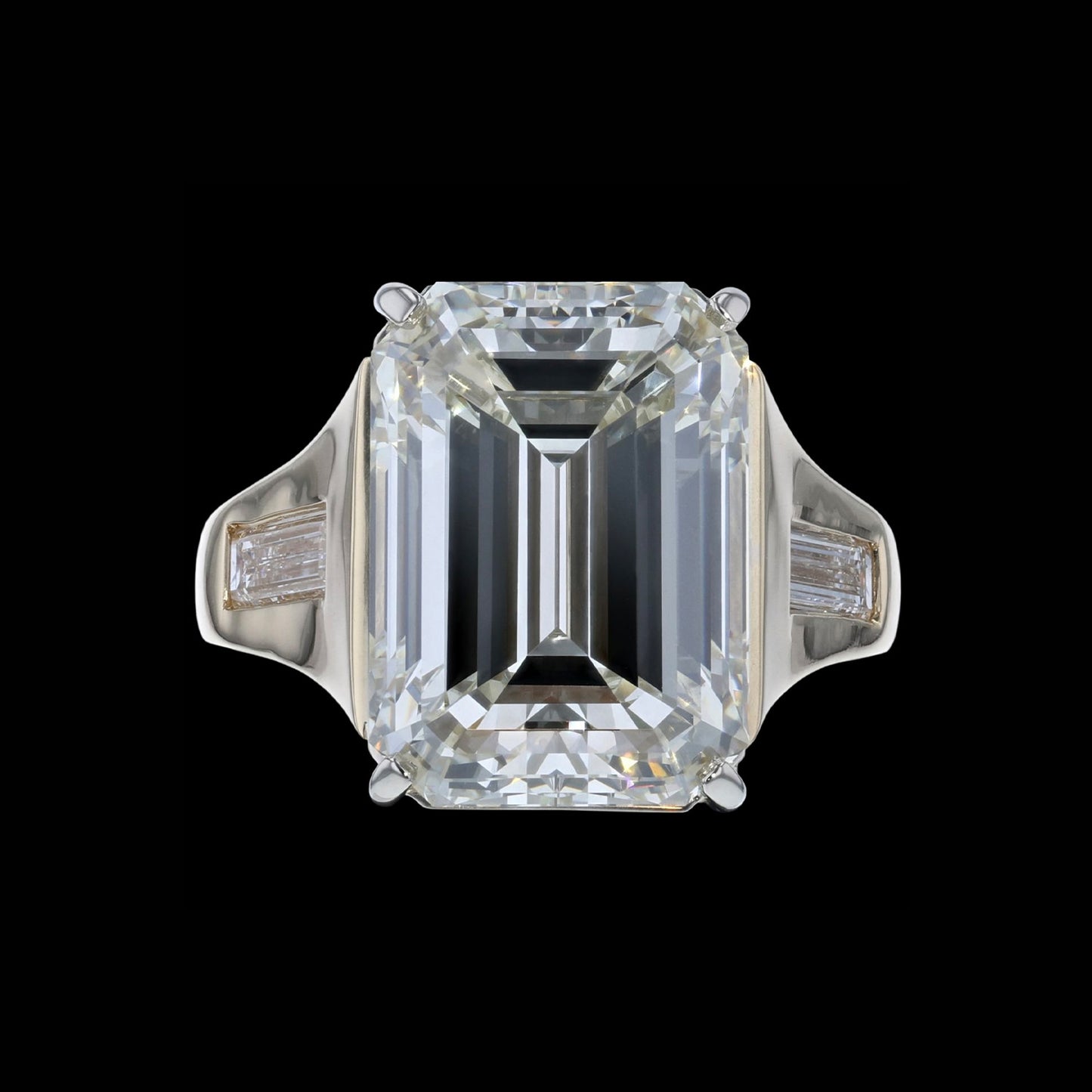 Ring Cloud Emerald Diamond