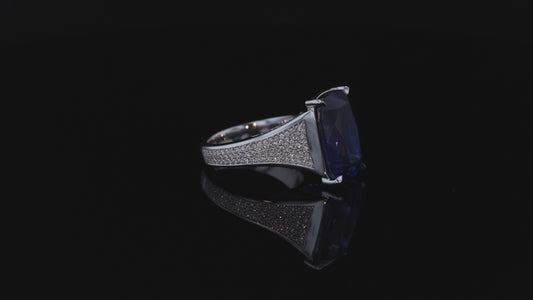 Ring Cloud Sapphire Cushion
