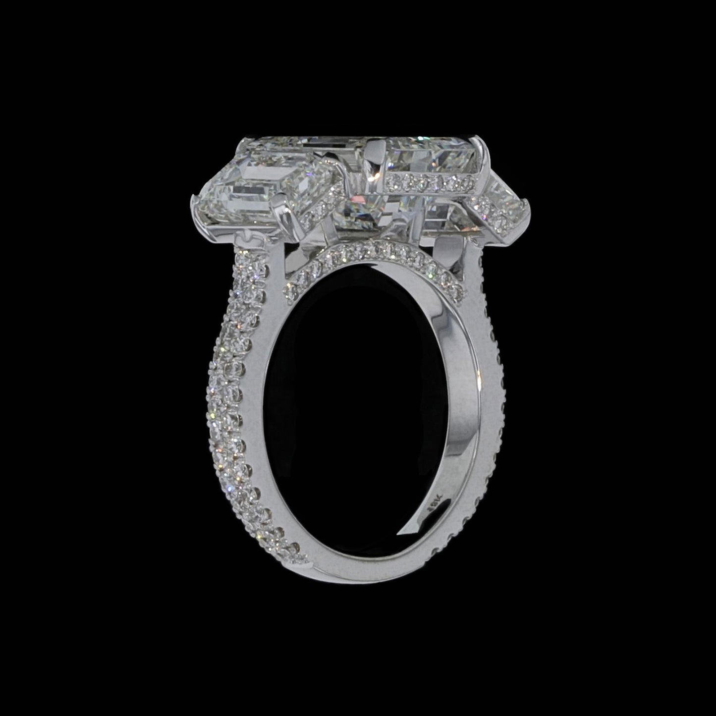 Ring Simple 3 Emerald Diamonds