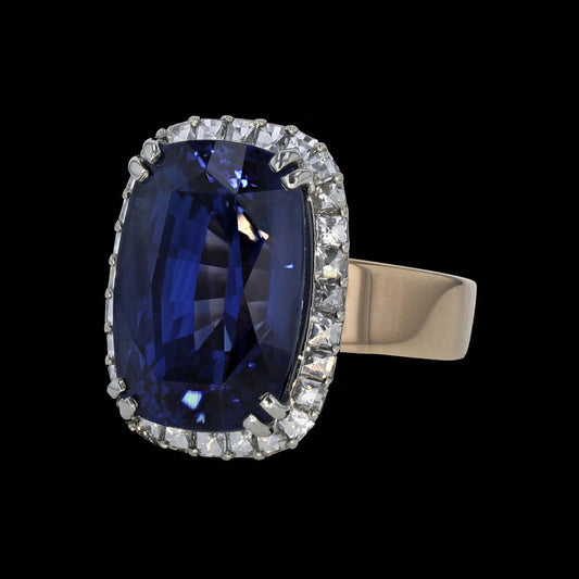 Ring Cloud Sapphire Cushion